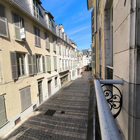 Spacieux-6 Pers-bien Equipe-quartier Du Chateau Lägenhet