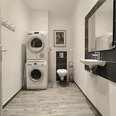 Spacieux-6 Pers-bien Equipe-quartier Du Chateau דירה