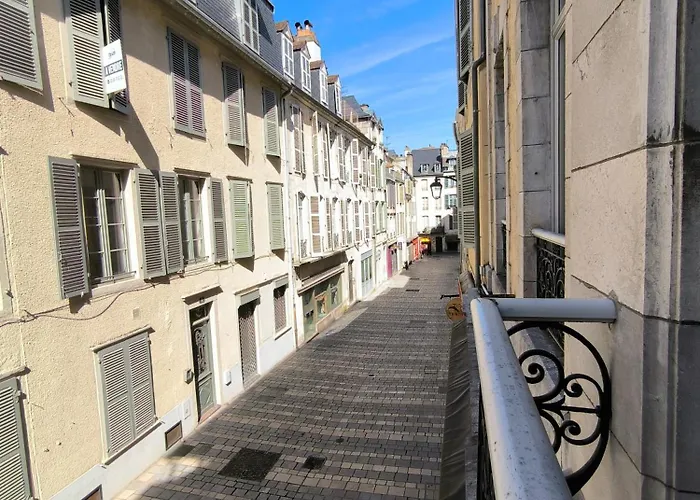 Spacieux-6 Pers-bien Equipe-quartier Du Chateau Lägenhet