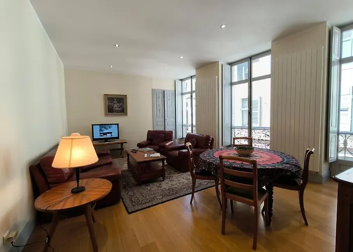 Spacieux-6 Pers-bien Equipe-quartier Du Chateau Lägenhet