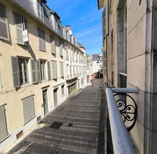 Spacieux-6 Pers-bien Equipe-quartier Du Chateau Lägenhet