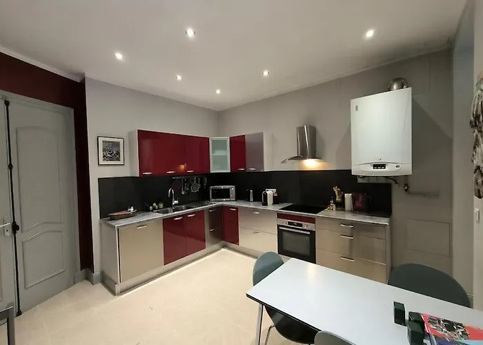 Lägenhet Spacieux-6 Pers-bien Equipe-quartier Du Chateau *