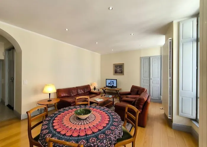 Spacieux-6 Pers-bien Equipe-quartier Du Chateau Lägenhet Pau