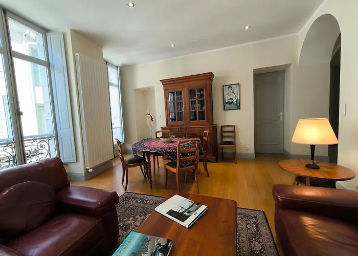 Spacieux-6 Pers-bien Equipe-quartier Du Chateau Lägenhet *